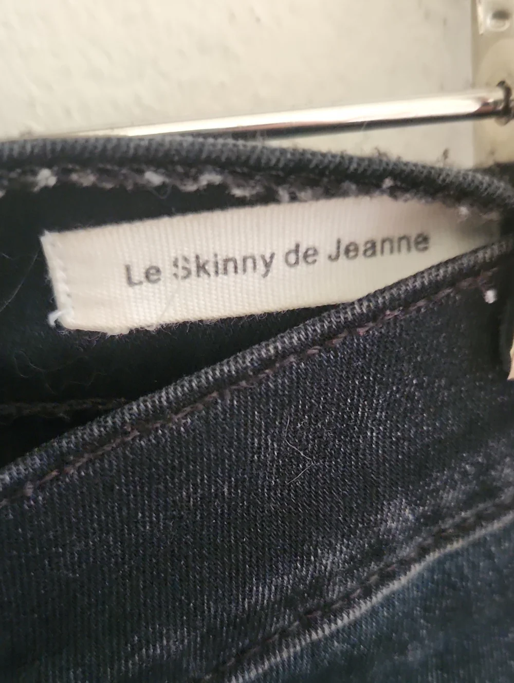 Frame Denim Black Le Skinny De Jeane Jeans Distressed Knees 29